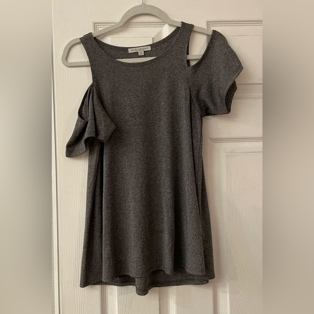 Open shoulder top